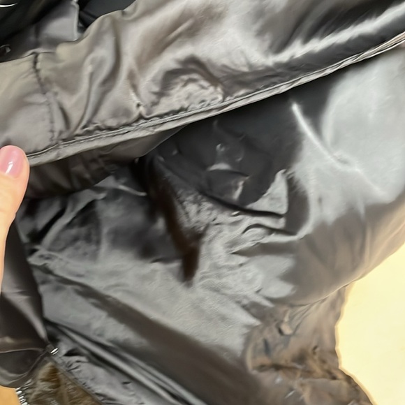 Danier leather men’s leather jacket with Thermolite lining. Size medium. - Picture 6 of 8